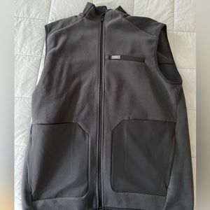 FIGS Men’s Deep Charcoal On-Shift Fleece Vest New w/o Tags